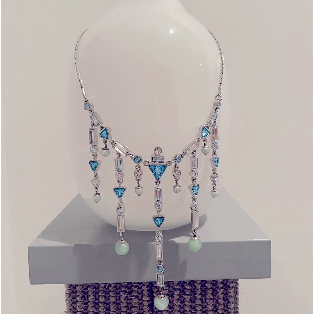 Gorgeous NEW silver European necklace with Swarovski Crystals.